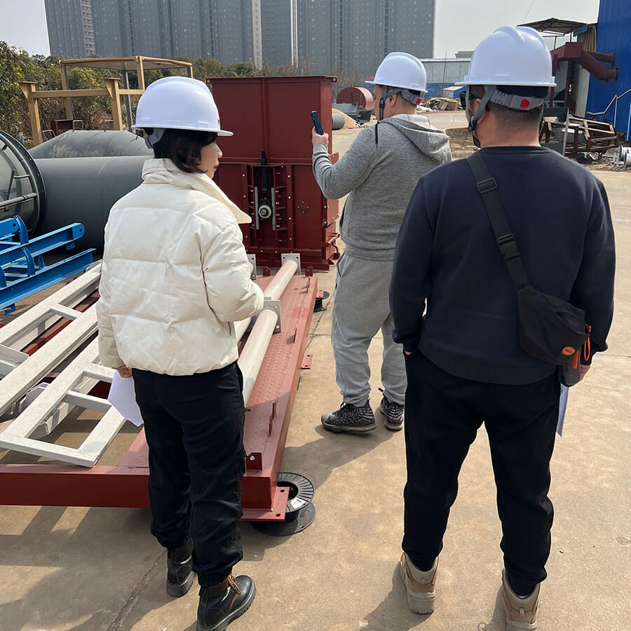 Concrete batching plant equipment manufacturer, customers visit the factory-Henan Spark