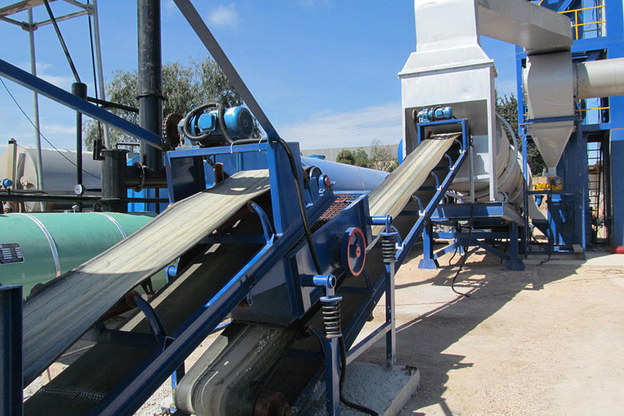 Australian customer asphalt mixing plant equipment working site-Henan Spark