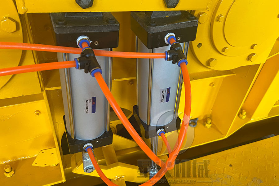 Concrete mixer equipment components, concrete mixer pneumatic system display - Henan Spark